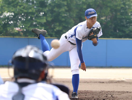 霞ケ浦のプロ注目右腕・鈴木（撮影・金子真仁）