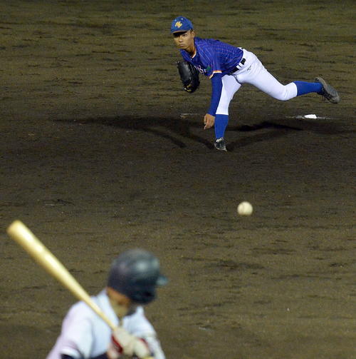 盛岡大付対富士大　力投する盛岡大付・阿部