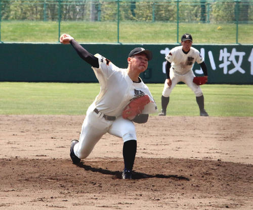 駒大苫小牧対苫小牧中央　今大会初登板し公式戦初完投した駒大苫小牧の2年生エース北嶋（撮影・永野高輔）