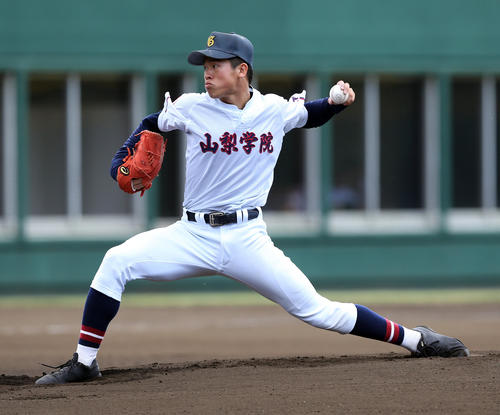 力投する山梨学院・相沢(撮影・大野祥一)