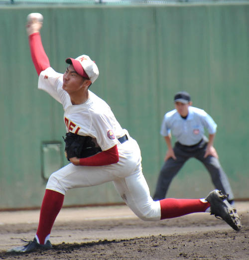 春日部共栄対栃木工 栃木工打線を4回3安打無失点に抑えた春日部共投手(3年)(撮影・山岸章利)