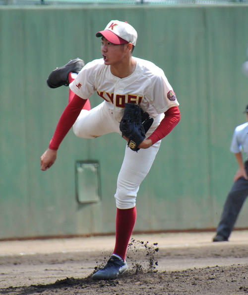 春日部共栄対栃木工　栃木工打線を4回3安打無失点に抑えた春日部共栄投手（3年）（撮影・山岸章利）