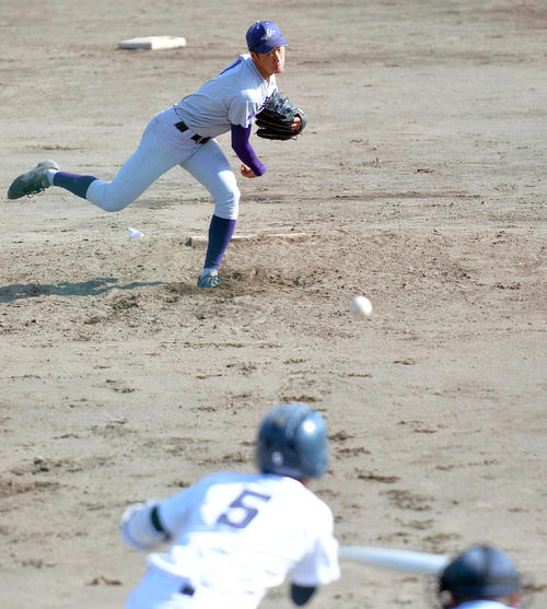 一関一対花巻東　自己最速147キロをマークした花巻東・西舘（撮影・鎌田直秀）