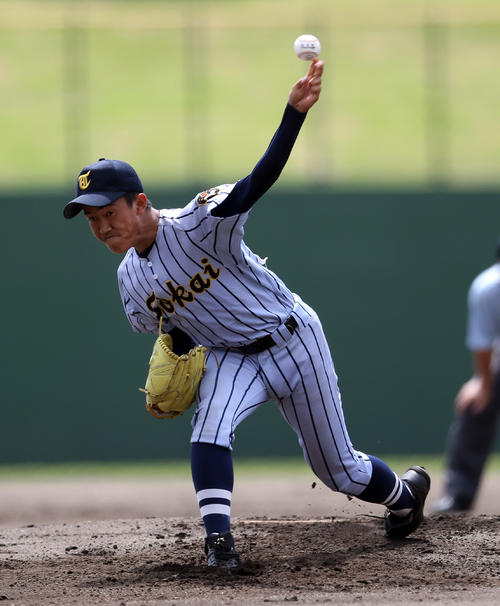 東海大相模対山村学園 先発の東海大相模・冨重(撮影・大野祥一)