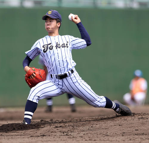 東海大菅生対専大松戸 力投する東海大菅生・中村晃(撮影・大野祥一)