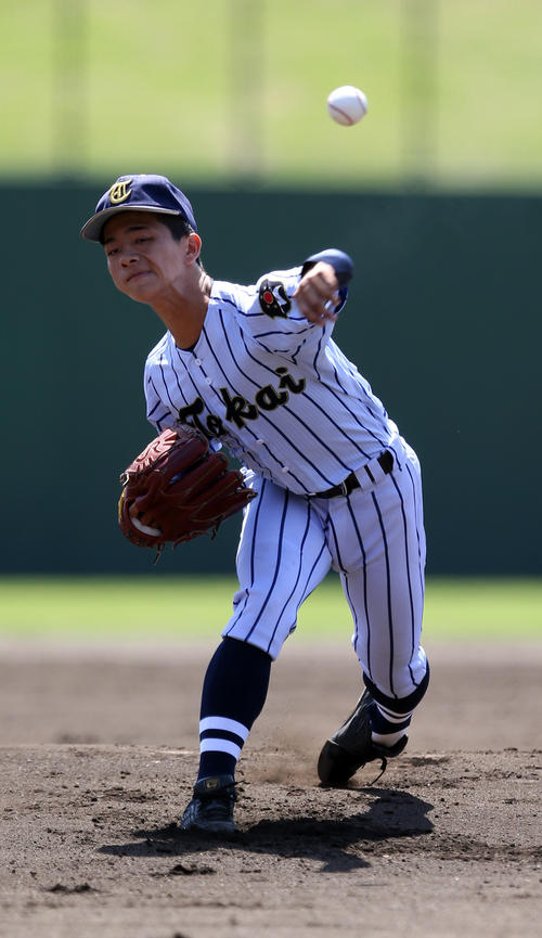 東海大相模対東海大菅生　力投する東海大菅生・新倉（撮影・大野祥一）