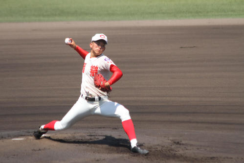 先発した智弁学園・山本（撮影・柏原誠）