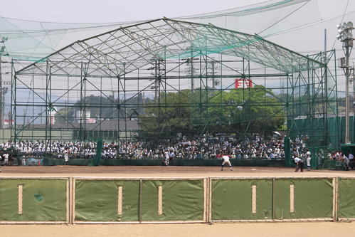 掛川西の招待試合・横浜戦には約800人の観客が訪れた（撮影・金子真仁）