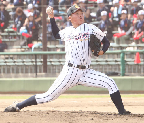 学法石川対東日本国際大昌平　力投する東日本国際大昌平・村上（撮影・野上伸悟）