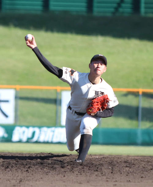駒大苫小牧対旭川大高　6回1／3を無失点と好投した駒大苫小牧の北嶋（撮影・西塚祐司）