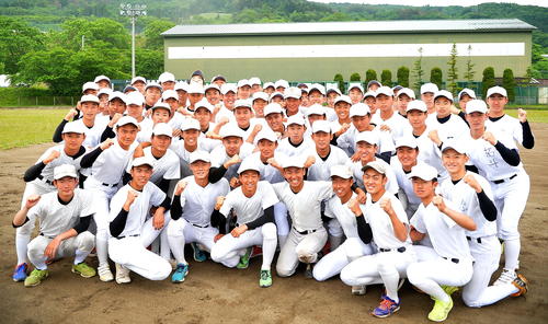 東北大会優勝を目標に掲げた日大山形の選手たち（撮影・鎌田直秀）