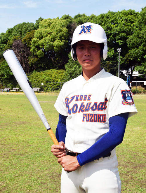 2打席連続で本塁打を放った神戸国際大付・柴野琉生（るいき）外野手（撮影・望月千草）