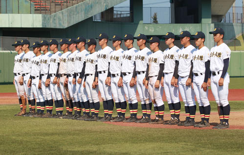 敦賀気比対日本文理　3位表彰を受ける日本文理ナイン