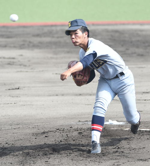 3回を無失点に抑えた仙台育英先発の笹倉