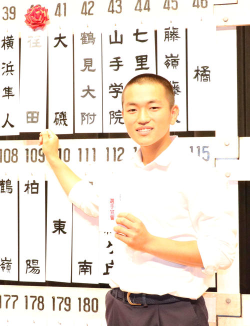 神奈川県大会の選手宣誓役の抽選を116校から見事引き当てた荏田高校（神奈川）主将、宇賀神薫（3年）（撮影・加藤理沙）