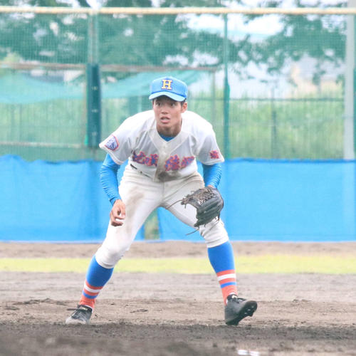 花咲徳栄対銚子　9回裏2死一塁、捕球に入る韮沢雄也内野手（3年）（撮影・加藤理沙）
