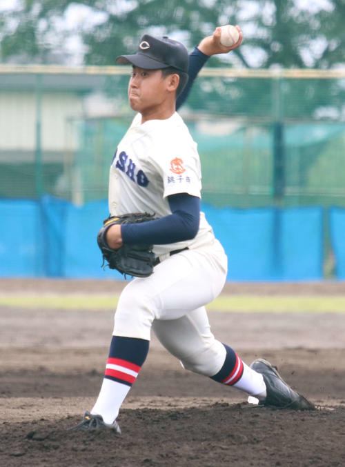 力投する銚子商・角田大乗投手（撮影・飯岡大暉）