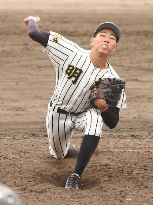 学法石川対明桜　力投する明桜・工藤（撮影・野上伸悟）