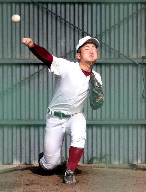 投打でチームをけん引する函館工の佐々木主将（撮影・永野高輔）
