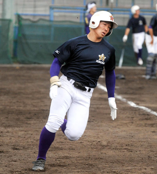 積極的な打撃と走塁でチームへの貢献を誓う栗田（撮影・河合萌彦）