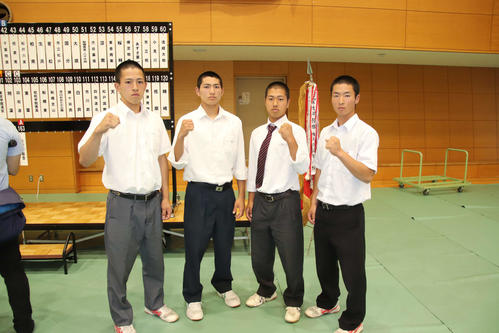 千葉大会抽選会　Aシードの（写真左から）間中堅主将（専大松戸）小池柊稀主将（木更津総合）那須翔斗主将（銚子商）竹縄俊希主将（習志野）は健闘を誓った（撮影・保坂淑子）