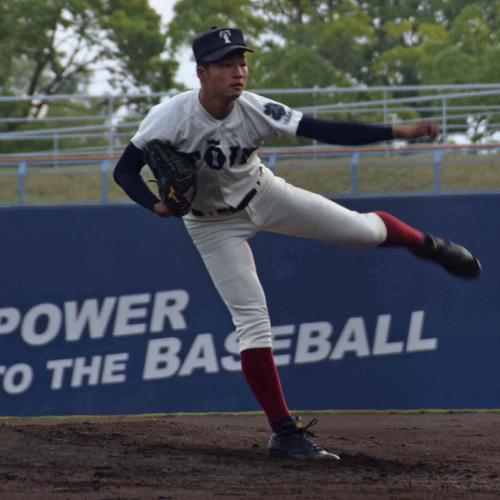 龍谷大平安との練習試合に先発した大阪桐蔭・藤江星河投手（撮影・望月千草）