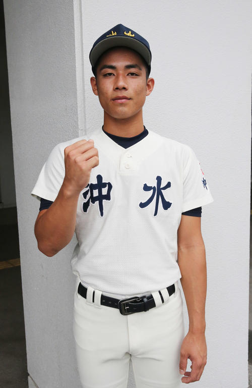 開会式で意気込む沖縄水産・国吉吹投手（撮影・菊川光一）