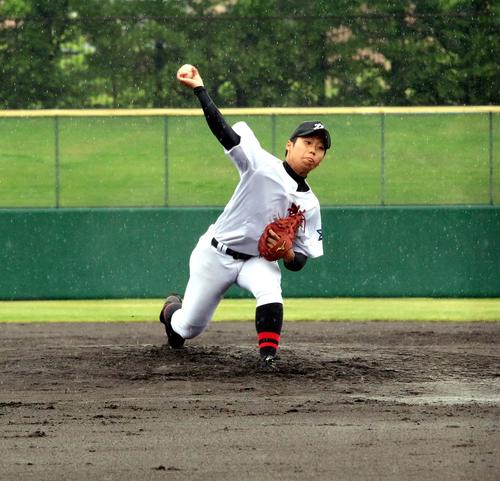 函館稜北対函館高専　9回15奪三振の力投で全国1勝一番乗りに導いた函館稜北のエース宮地諒（撮影・永野高輔）
