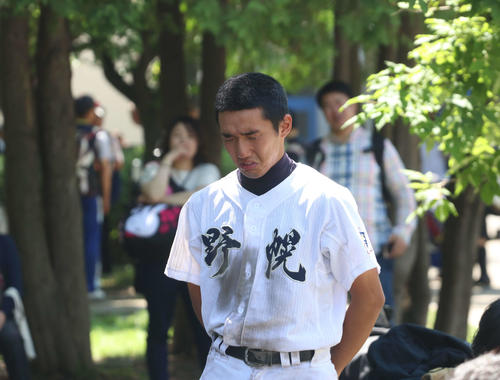 野幌対北星学園大付　試合後のミーティングで涙ながらに思いを伝える野幌・杉本主将（撮影・浅水友輝）