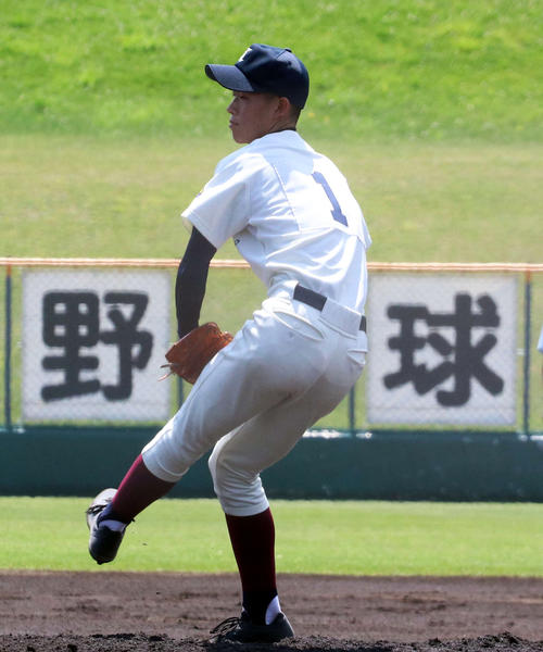 トルネード投法で2失点完投勝利を挙げた札幌東陵・駒井（撮影・浅水友輝）