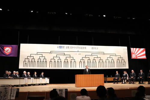 66チームが参加する高校野球岩手大会の抽選会（撮影・金子真仁）