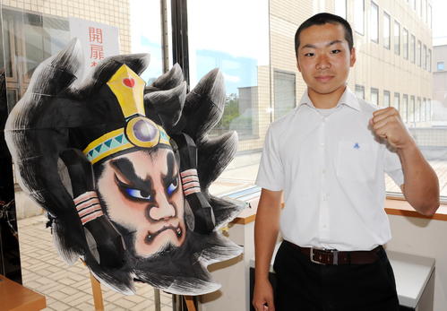 「夏祭り」だ。選手宣誓に決まった三沢の新山悠翔主将は、青森を象徴するねぶたの前で闘志を燃やす