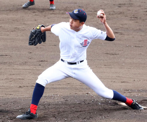 6回2／3を3失点に抑えた岩見沢農先発の倉橋（撮影・浅水友輝）