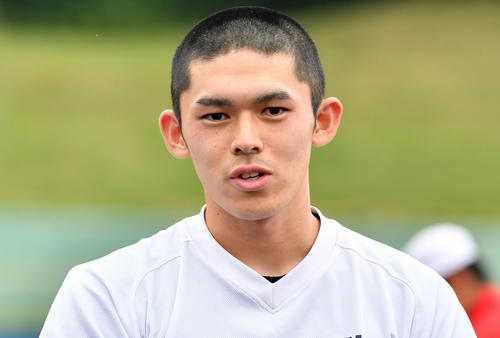 岩手県大会に向けて意気込みを語る大船渡・佐々木（撮影・横山健太）