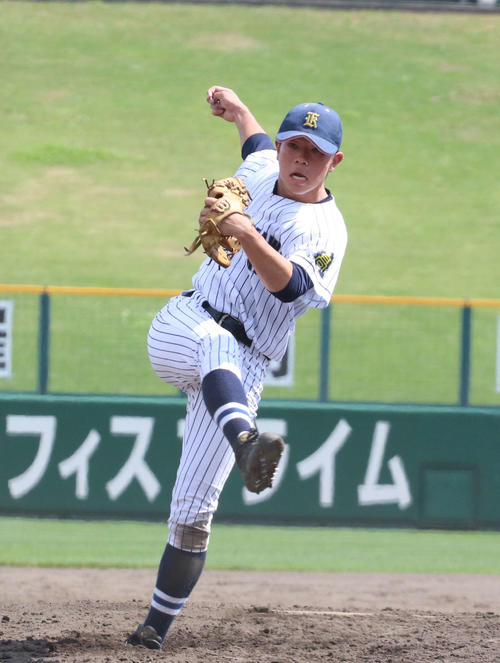 留萌対旭川北　3安打15奪三振完封で13年ぶりの道大会出場に導いた旭川北先発の伊東（撮影・浅水友輝）