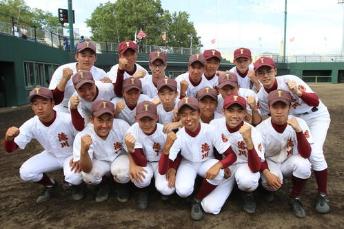 岩見沢農対滝川　29年ぶりの北大会を決めて喜ぶ滝川（撮影・西塚祐司）