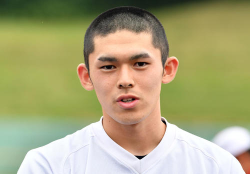 岩手県大会に向けて意気込みを語る大船渡・佐々木（撮影・横山健太）