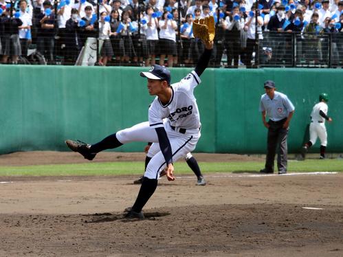 札幌第一対札幌日大　6回途中から2番手で登板し、3回2／3無失点と好救援した札幌第一・上井投手（撮影・永野高輔）