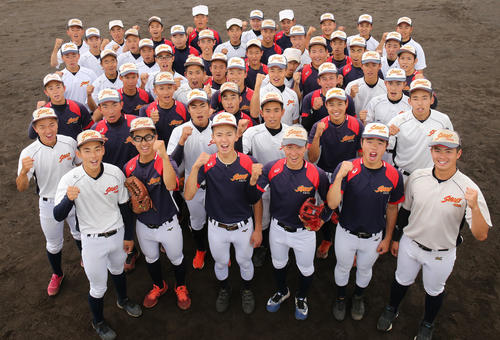 初の甲子園に向け気合を入れる秋田修英の選手たち（撮影・野上伸悟）