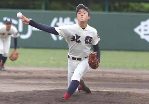 双葉対北照　完封で勝利に貢献した北照の桃枝（撮影・西塚祐司）