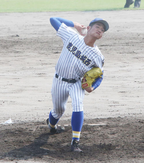 4回から登板したプロ注目の鹿児島城西・小峯新陸投手（撮影・菊川光一）