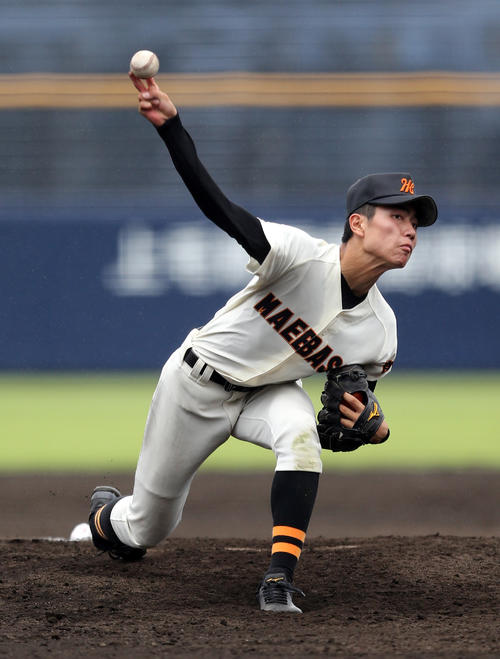 前橋工対高崎北　5回途中に4番手で登板した前橋工・黒沢（撮影・大野祥一）