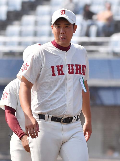 善戦するも敗れ厳しい表情を見せる生野・吉村監督（撮影・上田博志）