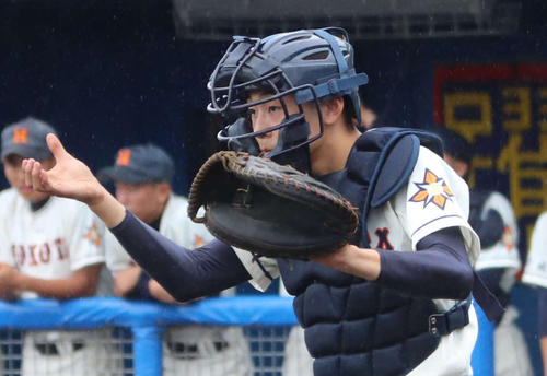 鉾田一対下館一　チームに指示を出す鉾田一・川井（撮影・倉田祥太）