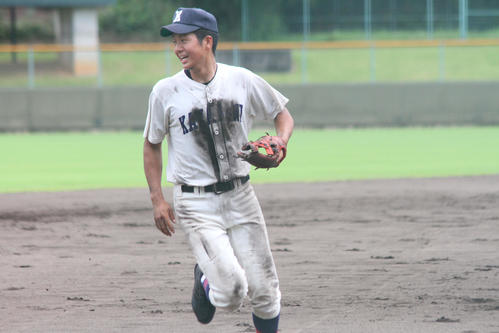 日星対加悦谷　笑顔を見せる加悦谷・多田（撮影・柏原誠）