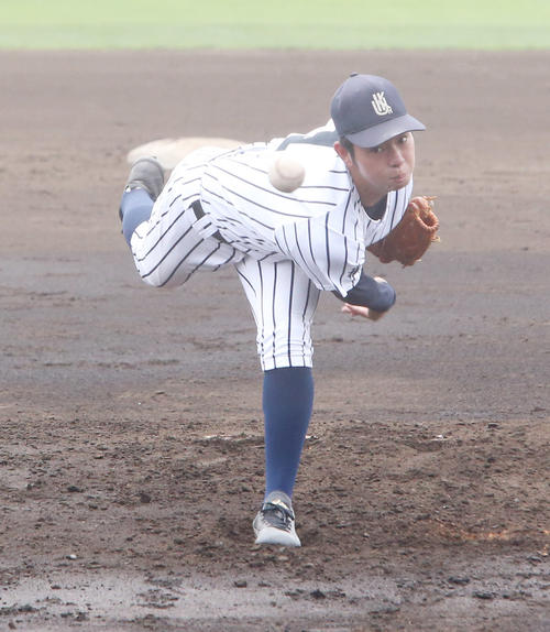 古賀竟成館対九州国際大付　力投するプロ注目の下村海翔投手（撮影・菊川光一）
