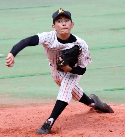 先発し力投する渋谷教育渋谷・福田紘介（撮影・加藤理沙）