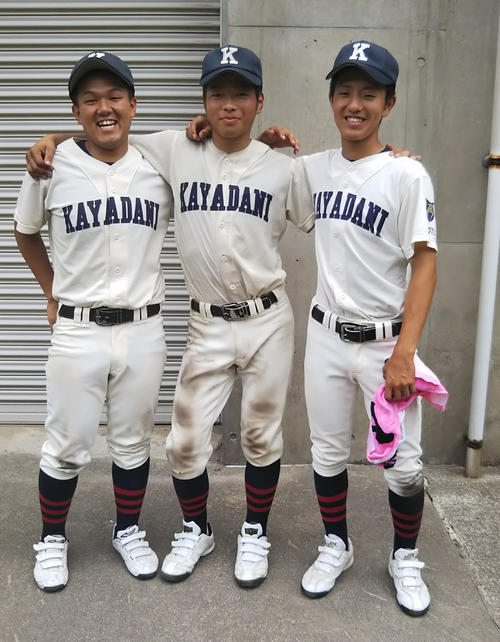 加悦谷の、左から小柴、大西、石田（撮影・柏原誠）