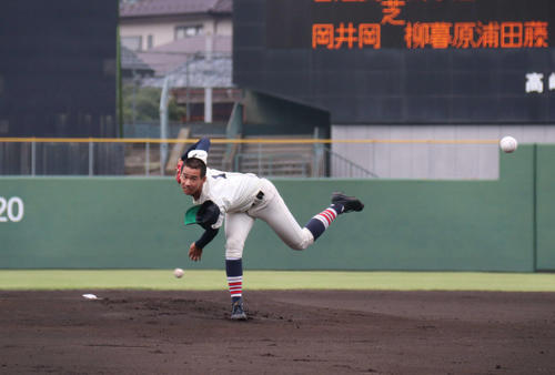 富岡戦に先発し、8回1失点と好投した前橋商・井上（撮影・片倉尚文）