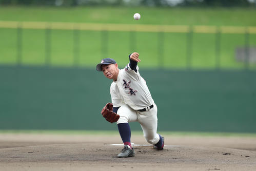 浦和商対志木先発登板する志木・尾崎軍（撮影・佐田亮輔）